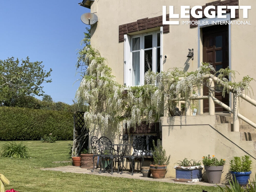 Charmante maison de campagne de 5 chambres avec grandes grange et magnifiques jardins à Locarn.