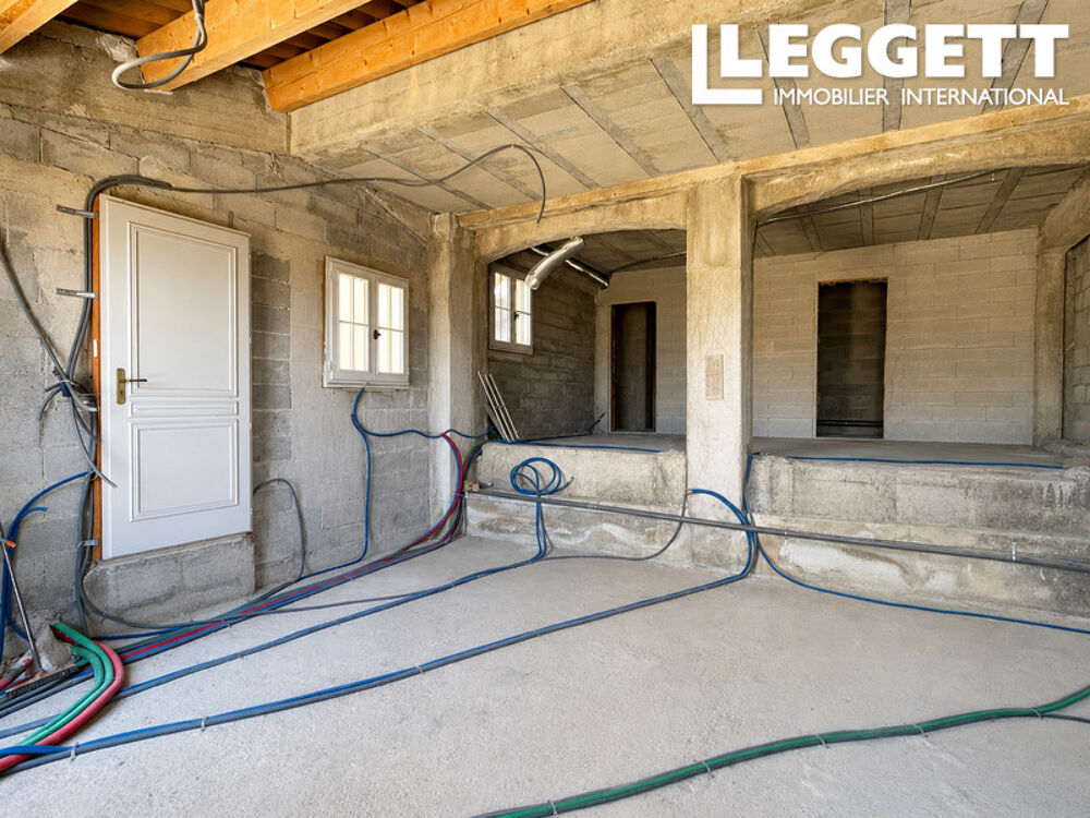 Vente Appartement RARE! Appartement 2P à créer selon vos envies avec terrasse panoramique plein sud au coeur du village. Montauroux