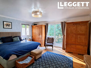 Vente Maison Superbe propriété moderne de 4 chambres avec salle de cinéma/bar et plus de 2 hectares de terrain. Saint-mathieu