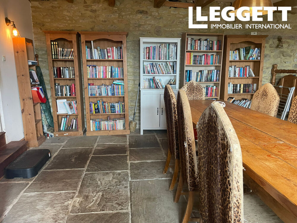 Maison de campagne avec grande grange, pouvant être aménagée en gîte, située dans un cadre paisible