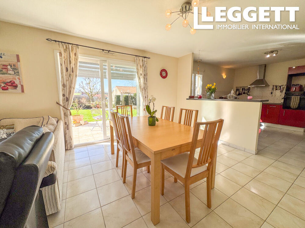Vente Maison Maison moderne de 4 chambres avec jardin, garage et terrasses, construite en 2009 ? prête à emménager Saint-maurice-le-girard