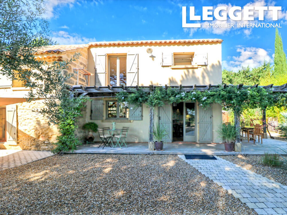 Superbe maison en pierre de caractère avec piscine, chalet indépendant et jardin paysager proche d?Uzès.