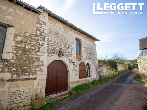   Maison de caract�re du 18�me si�cle avec une chambre, une cour et une cave impressionnante � Faye-la-Vineuse. Maison - 3 pi�ce(s) - 76 m�