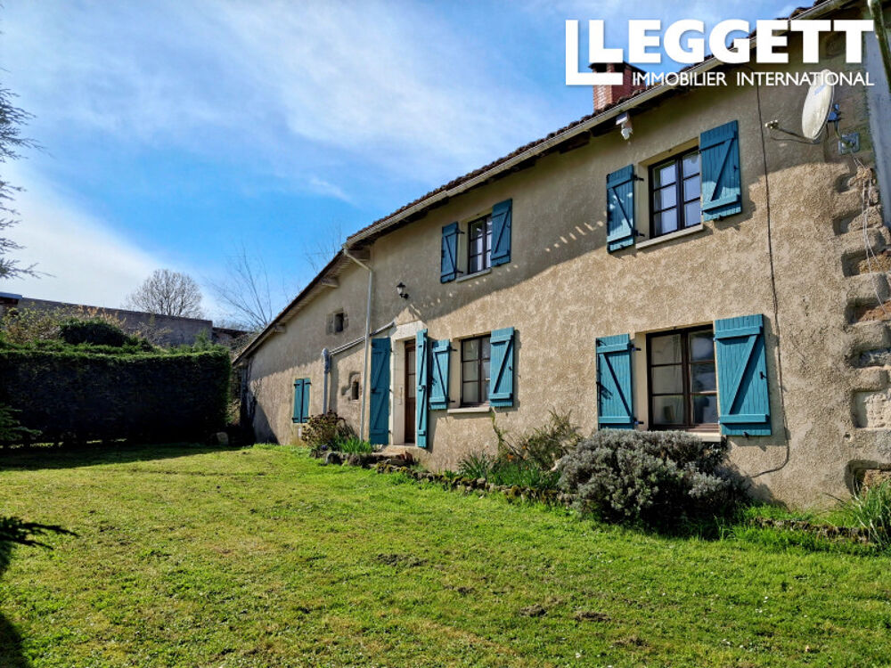 Vente Maison Maison individuelle, comprenant 3 chambres, 3 SDB, garage, atelier, studio et 1.6 hectare de terrain. Terres-de-haute-charente