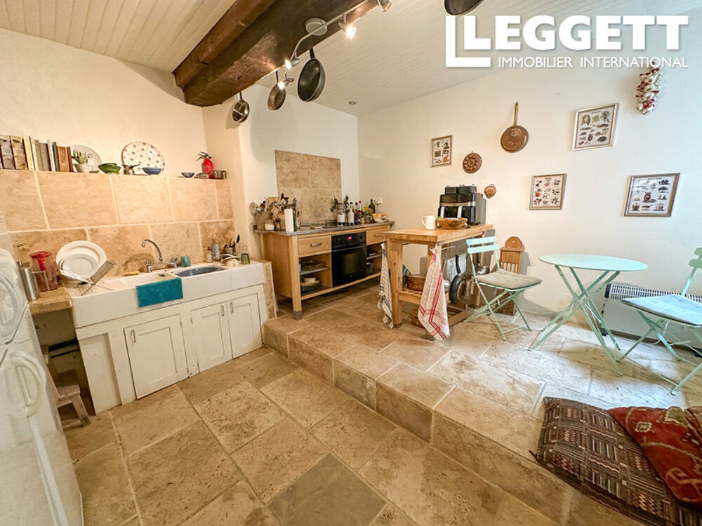 Maison de village de caractère avec colombages et cour privée dans le centre historique de Sos