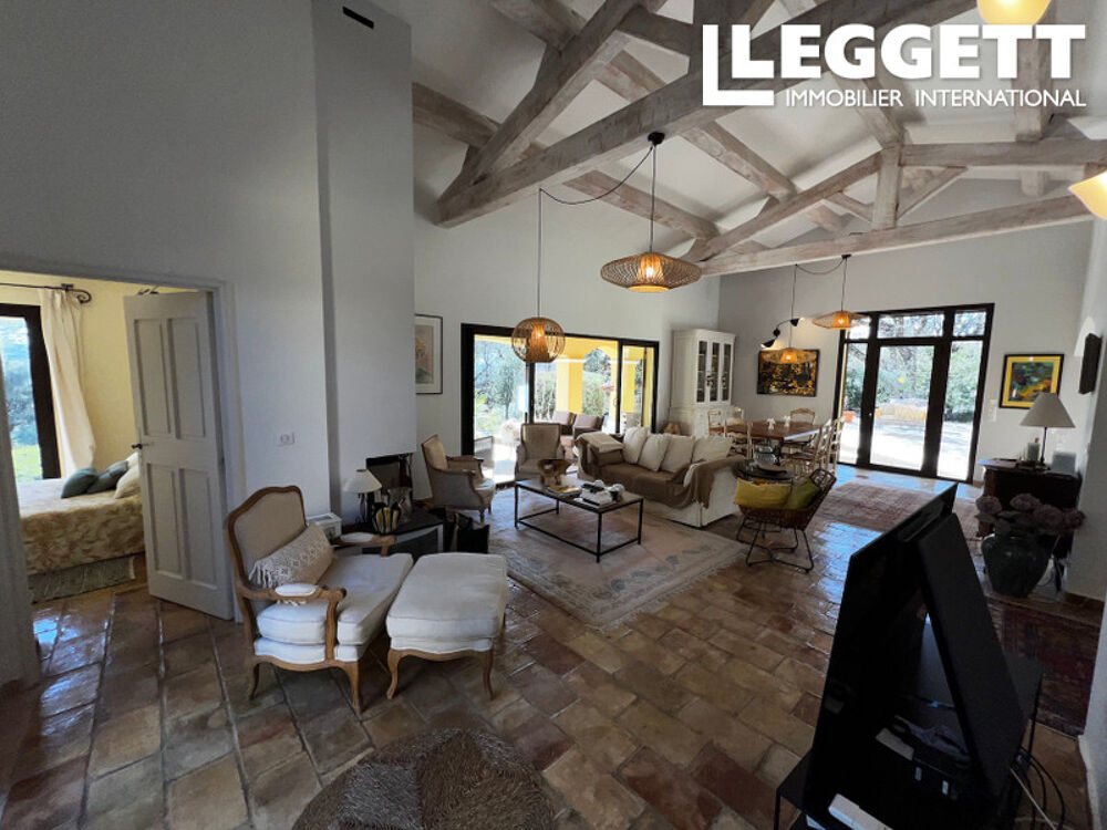 Magnifique propriété à Cotignac, 4 chambres, piscine, calme, sans vis à vis. Belle vue, 4 100 m² du terrain