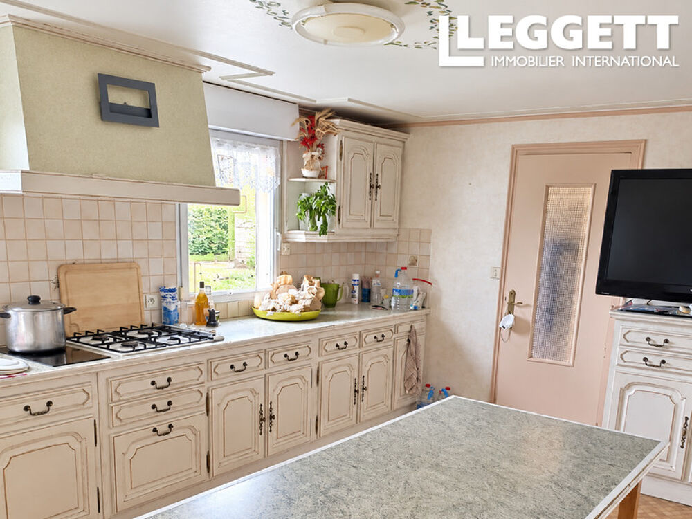Vente Maison Ancien corps de ferme avec maison de 4 chambres, plusieurs dépendances et un terrain de 27 455 m² Saint-connan