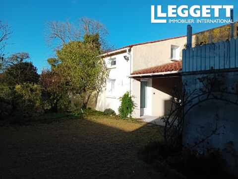   Maison 5 pi�ces (117m2) + annexe (15m2). Commerces d'Argentonnay � quelques pas. Cour/jardin, parking. Maison - 5 pi�ce(s) - 132 m�