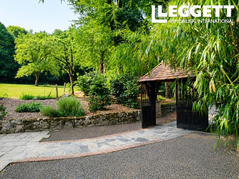Propriété de caractère avec 3 habitations, dépendances et jardins paysagers à Saint-Pois