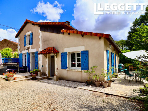   Belle maison de 4 chambres, grand jardin et piscine; située dans un hameau calme; belle vue; proche commerces. Maison - 7 pièce(s) - 157 m²