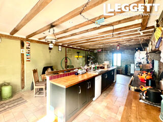 Vente Maison Grande ferme de caractère très spacieuse, quatre chambres, granges, piscine et grands jardins, vue sur la camp Bazelat