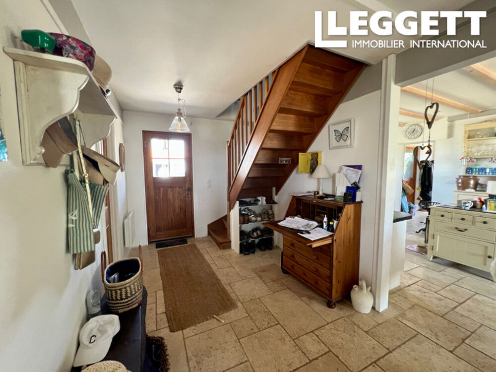 Vente Maison Maison individuelle moderne de 4 chambres avec grand jardin, à proximité de Saintes et Royan.<br /> Corme-royal