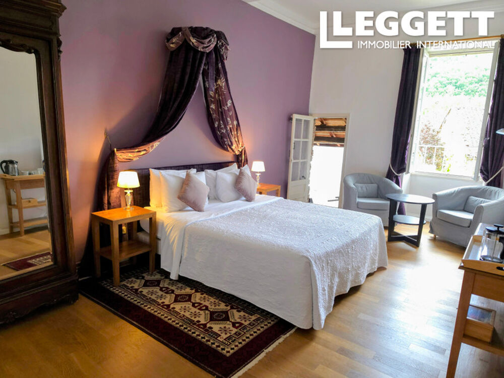 Vente Maison Maison de caractère exceptionnelle comprenant 17 pièces, dont 8 chambres, et un grand jardin clos exposé sud Saint-antonin-noble-val