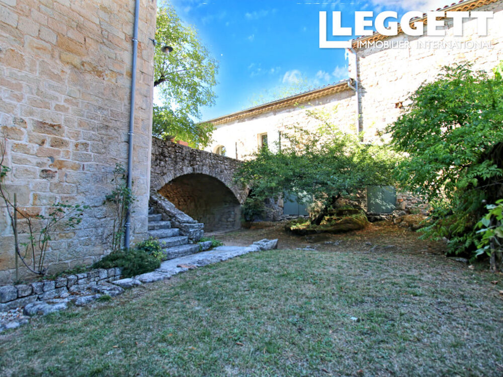Vente Maison Domaine en pierre naturelle de 700 m², dont 325 m² habitables, et plus de 5,5 hectares de terrain attenant. Ruoms