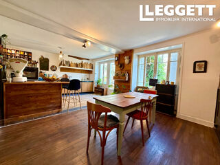 Vente Maison Maison en pierre de 180 m²+ vitrine 45 m2, vue sur château, 5 chambres, dépendances et terrain clos de 600 m². Monts-sur-guesnes