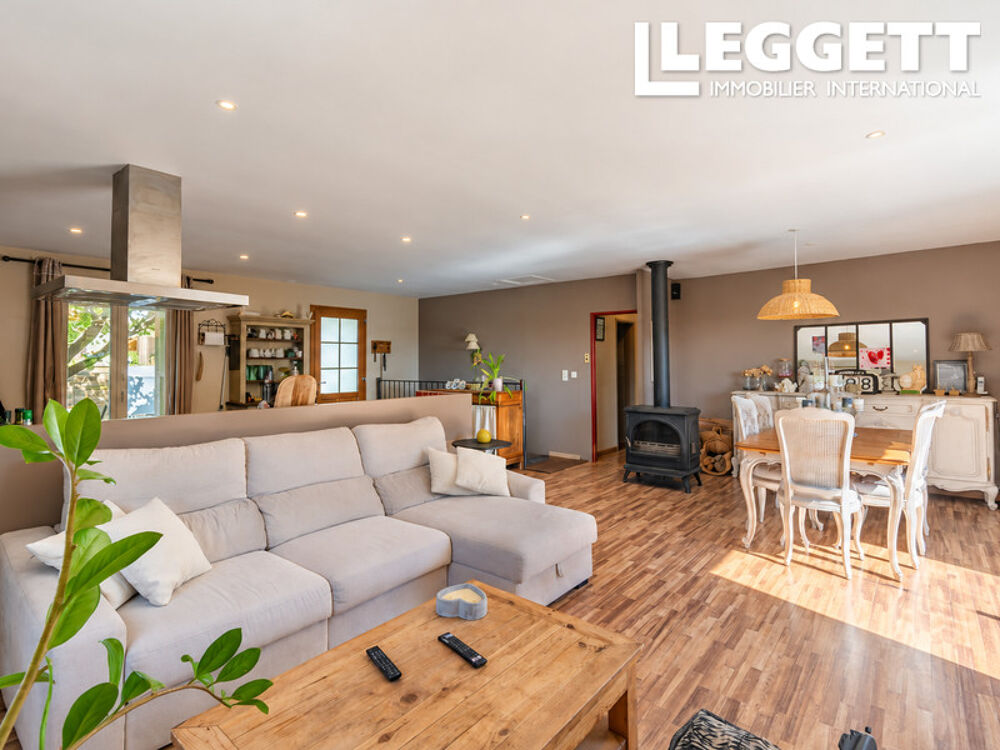 Vente Maison Maison spacieuse de 175 m² avec piscine 10 x 5 m, vue dégagée et rez-de-jardin polyvalent à Ouveillan Ouveillan