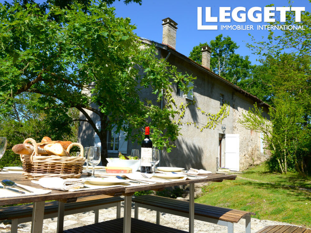 Vente Maison Une superbe occasion d'acquérir une maison magnifiquement rénovée dans la ville médiévale de Figeac. Figeac