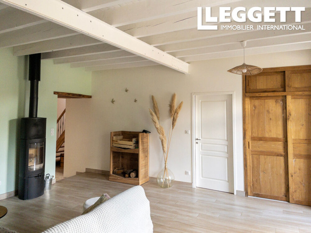 Vente Maison Un corps de ferme magnifiquement rénovée, tour du XIVe siècle, cadre enchanteur, 5 hectares de terrain avec dé Chasseneuil-sur-bonnieure