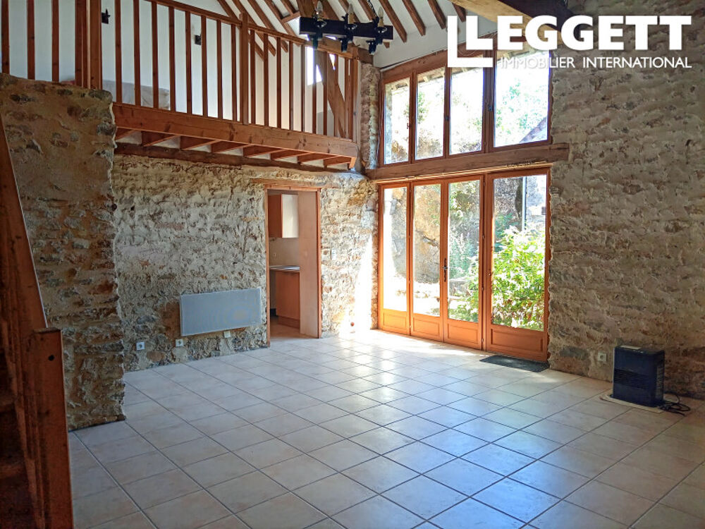 Belle longère de 4 chambres avec gîte et jardin, dans hameau, à 1 km des commerces de Fresnay-sur-Sarthe.
