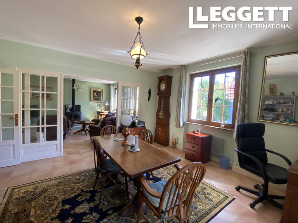 Vente Maison Belle maison de campagne avec gîte, grange, atelier et écuries sur 2 hectares, sans voisins. ChÂteaumeillant