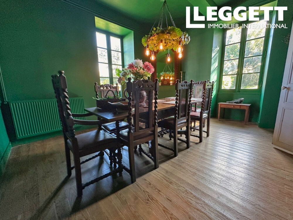 Vente Maison Belle ancienne école de village avec 4 chambres, grand jardin au centre d'un village et proche des commodités. Saint-sÉverin