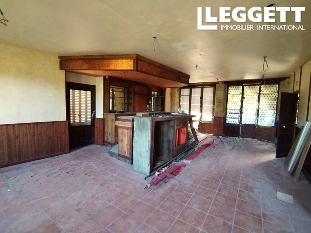 Vente Maison Bar-restaurant idéalement situé, avec deux terrasses et deux appartements. À rénover. Treignac