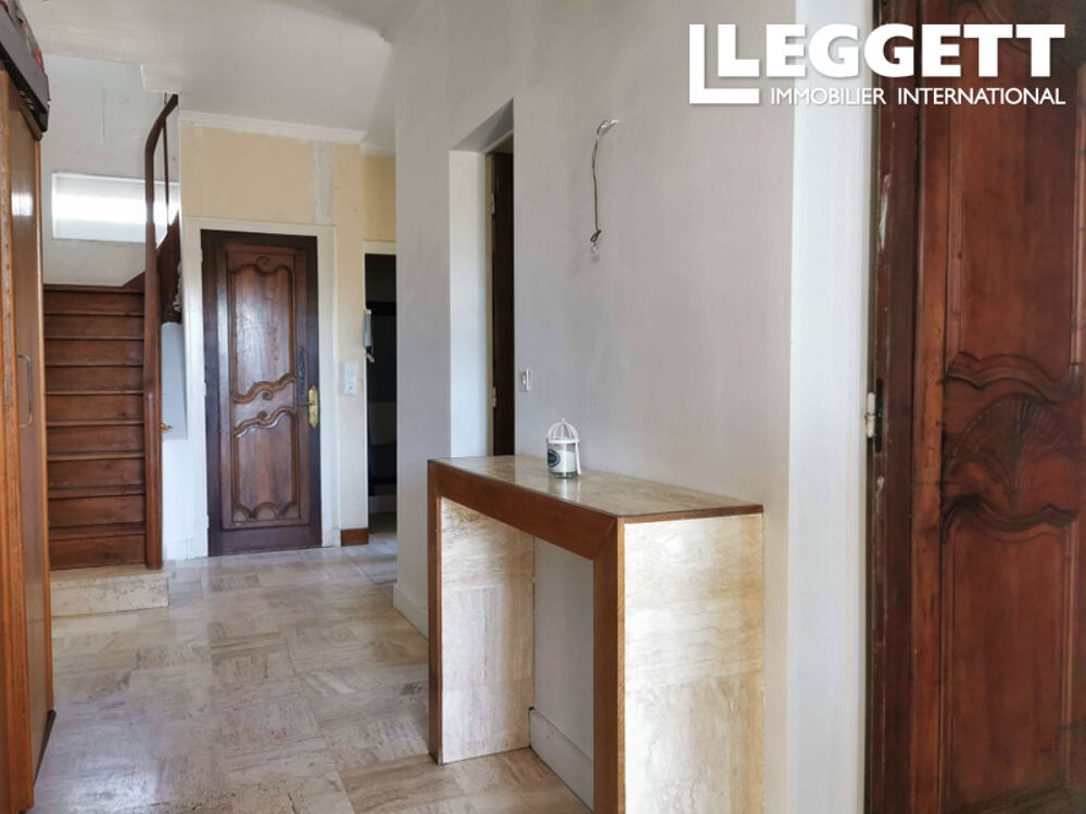 Maison de caractère avec 3 chambres, jardin, garage et beau potentiel, proche Saint-Aignan-sur-Cher et Beauval