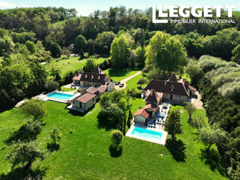   Tr�s belle propri�t� avec deux maisons, deux piscines, d�pendances, proche des commodit�s. potentiel locatif. Maison - 15 + pi�ce(s) - 550 m�