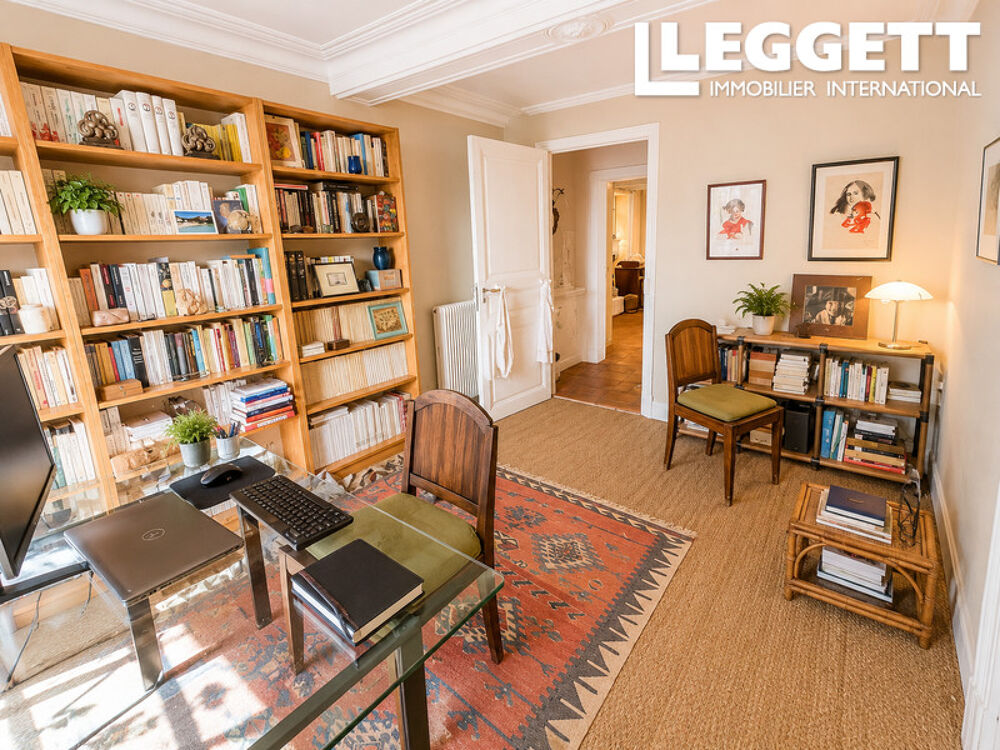 Vente Maison Maison de village de 5/6 chambres avec grand jardin, grange et garage à proximité de Saintes. Écoyeux