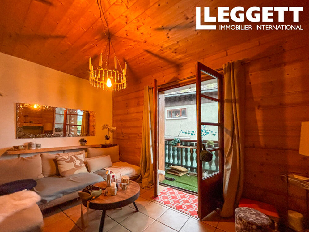 Vente Appartement Un appartement avec deux chambres, deux salles de bain, un WC séparé, un salon, une cuisine et une terrasse Landry