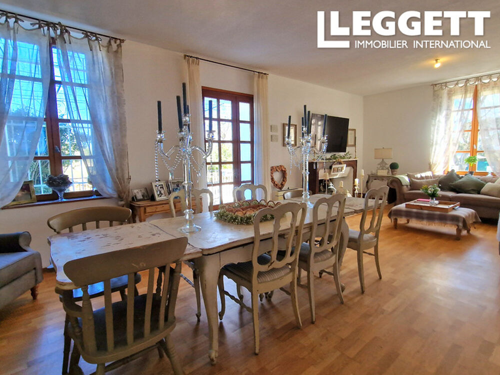 Magnifique propriété élégante de 5 chambres avec une superbe piscine dans un village populaire du Minervois