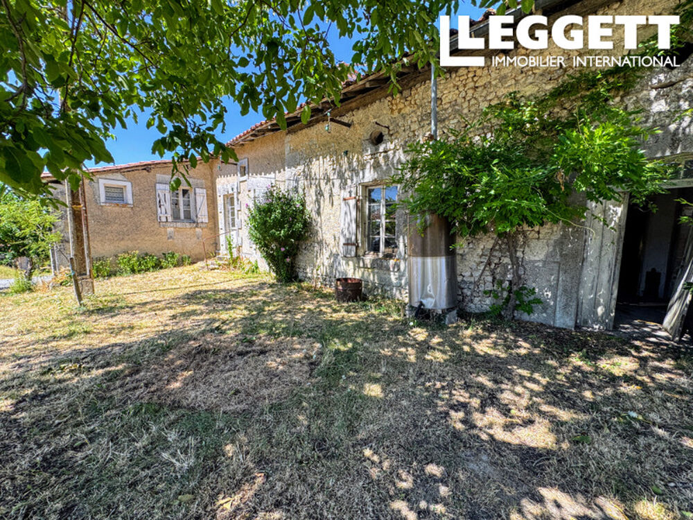 Vente Maison Maison en pierre à rénover avec dépendances, terrain et vue, proche de Chalais et Aubeterre sur Dronne. Courlac