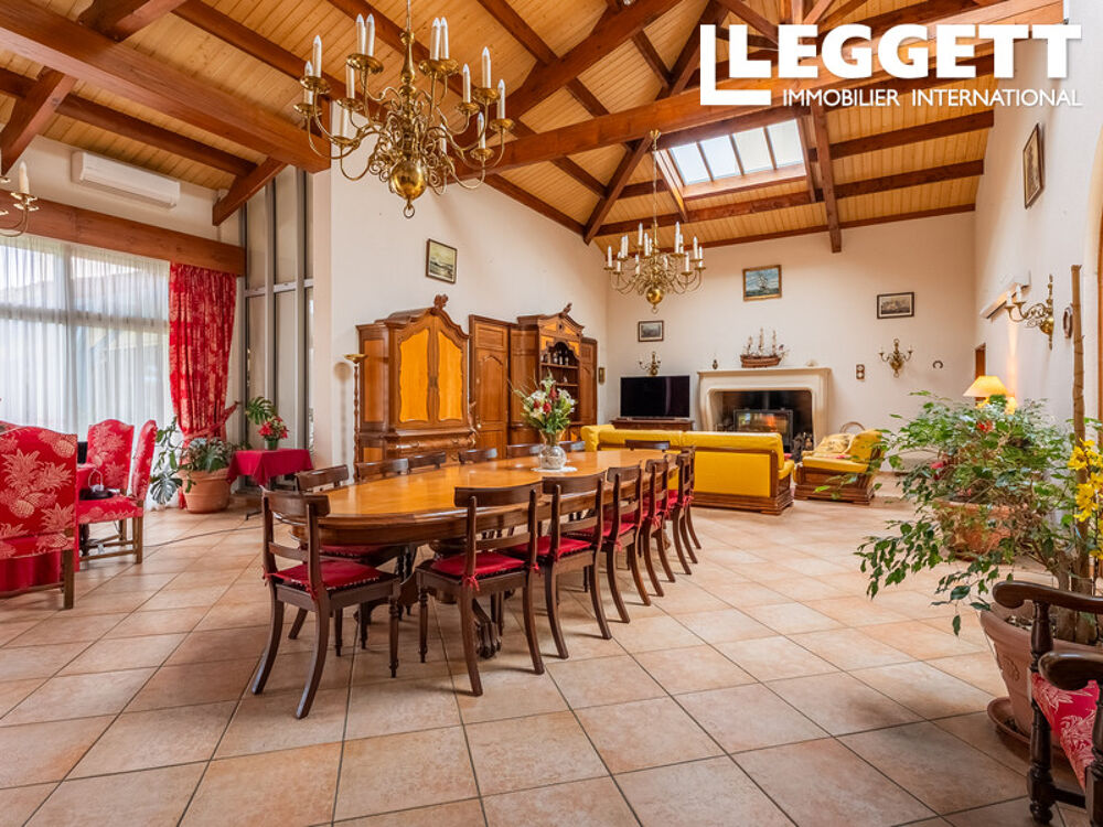 Vente Maison Vaste propriété de 8 chambres avec jardins privés clos. L'essence d'un cadre de vie raffiné près de Jonzac Saint-germain-de-lusignan