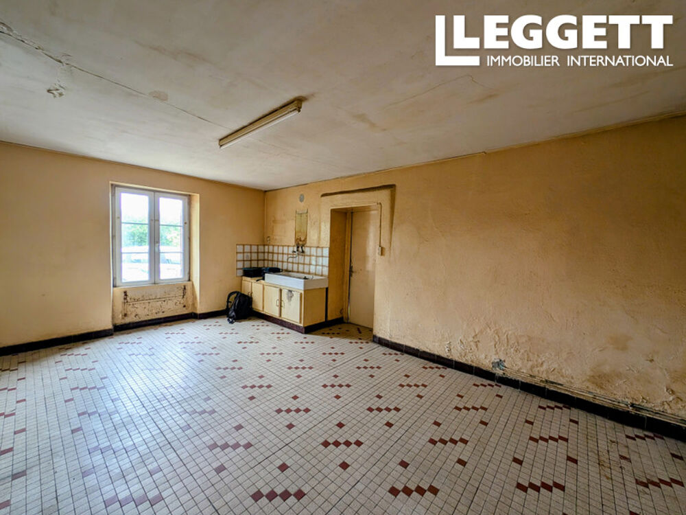 Vente Maison Maison de plain-pied à rénover avec dépendances et jardin proche commerces à Chevanceaux en Charente Maritime Chevanceaux