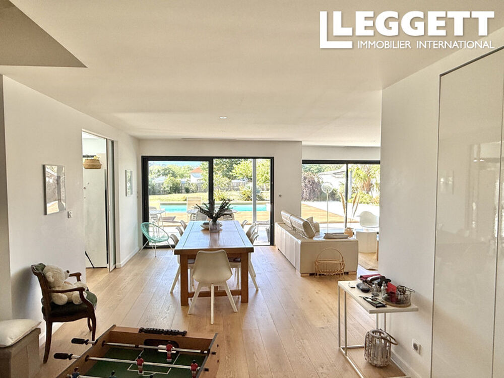 Vente Maison Maison soigneusement conçue, prête à vivre, avec piscine chauffée et vue panoramique sur les Pyrénées Estancarbon