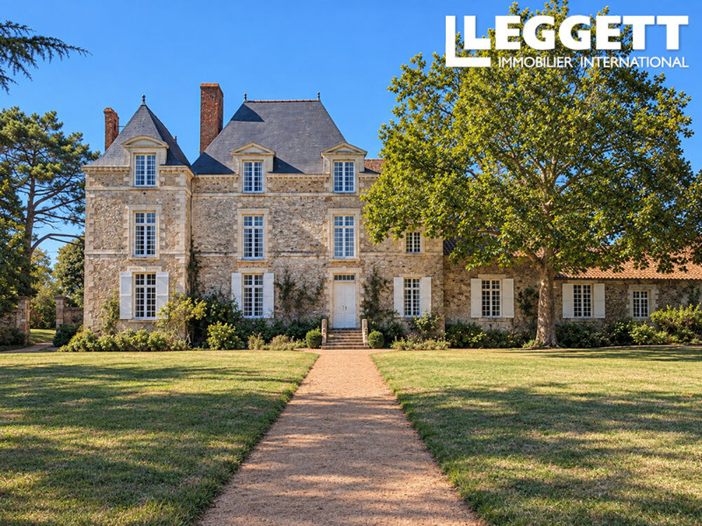 Vente Propriété/Château Manoir du XVIIe siècle, charme historique, parc de 4ha, 8 chambres, à 20km de Nantes