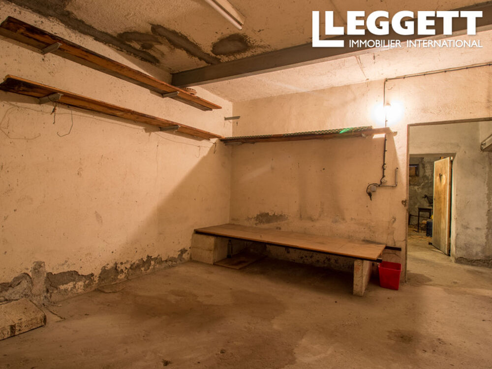 À vendre ? Lot de caves et greniers au centre de Moûtiers, plus de 100 m² de dépendances à exploiter