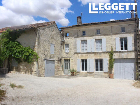   Superbe maison de village avec 6 chambres et piscine. Grand garage et magnifiques jardins. Cadre privé. Maison - 8 pièce(s) - 245 m²
