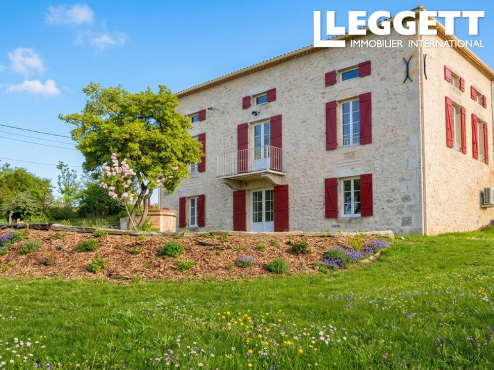 Vente Maison Dans un bourg tranquille, ensemble immobilier de deux maisons en pierre entièrement rénovées avec goût. Saint-lÉon