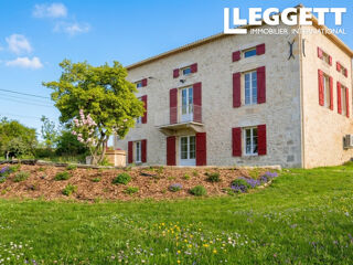 Vente Maison Dans un bourg tranquille, ensemble immobilier de deux maisons en pierre entièrement rénovées avec goût. Saint-lÉon