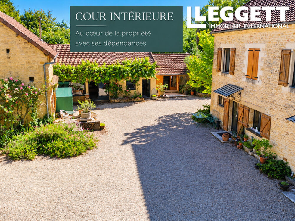 Propriété en Périgord Noir entre Sarlat et Montignac ? 2 maisons en pierre, 16 ha, piscine & dépendances