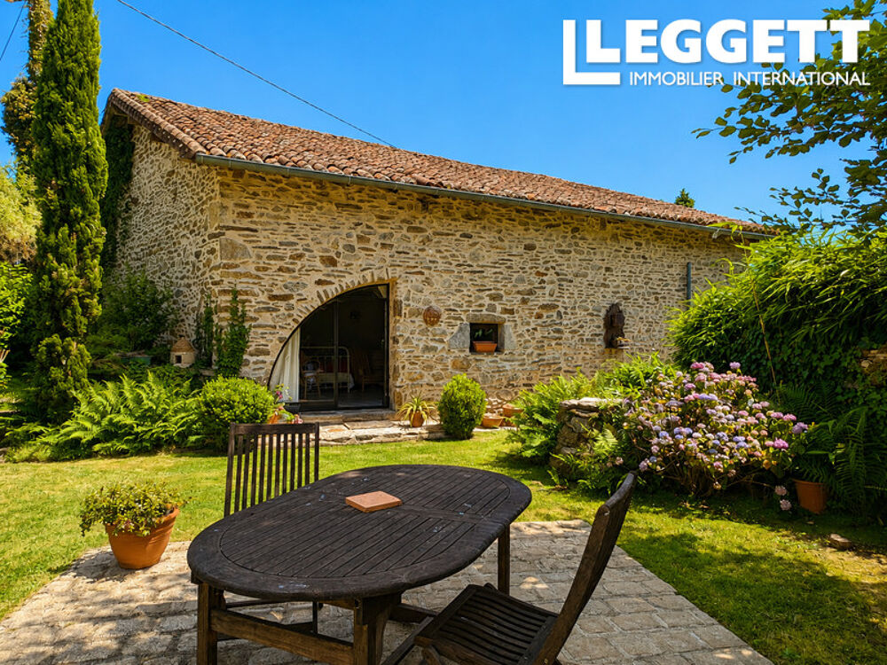 Vente Maison Maison traditionnelle avec beau jardin et deux granges Saint-mathieu