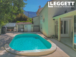 Vente Maison Spacieuse et élégante maison de 4 chambres, piscine chauffée, terrasse, jardin et panneux photovoltaïques Digne-les-bains
