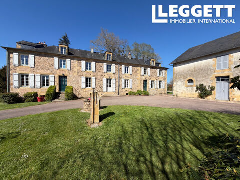   Grande propri�t� de caract�re enti�rement r�nov�e, avec d�pendances et appartement sur 2.75ha avec piscine. Maison - 12 pi�ce(s) - 450 m�
