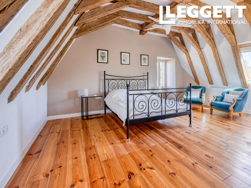 Vente Maison Exceptionnelle propriété rénovée avec 3 maisons séparées, un total de 12 chambres, 8 salles de bains et un lac Saint-mÉard-de-gurÇon