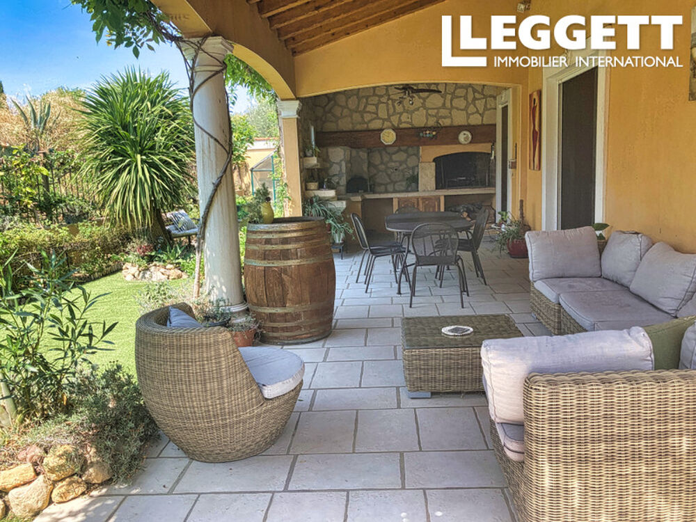 Vente Maison Superbe villa avec vue dégagée, 3 chambres doubles, jardins, piscine, terrasse, cuisine d'été et garage. Puissalicon