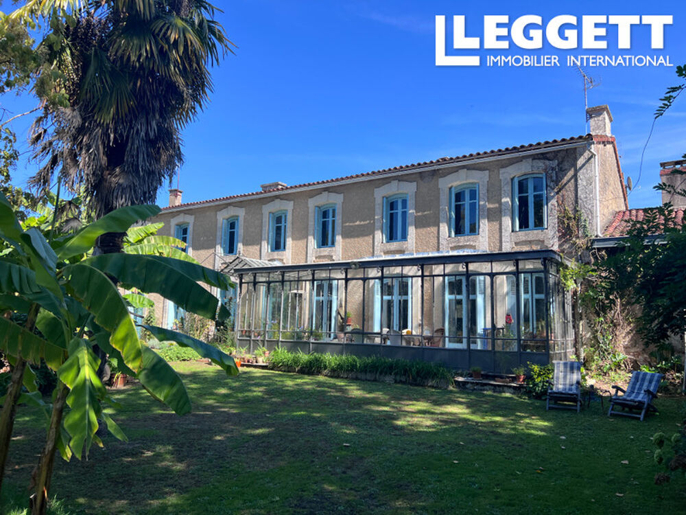 Maison 8 pièces 313 m² · à Civray · 313 m² · 323 300 €