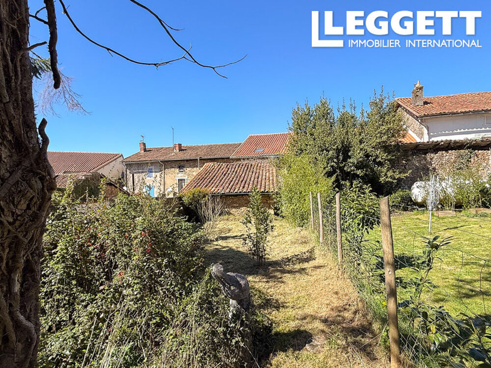 Vente Maison PRIX À NÉGOCIABLE Adorable maison de village de deux chambres avec un jardin et une grange ? prête à emménager Les salles-lavauguyon