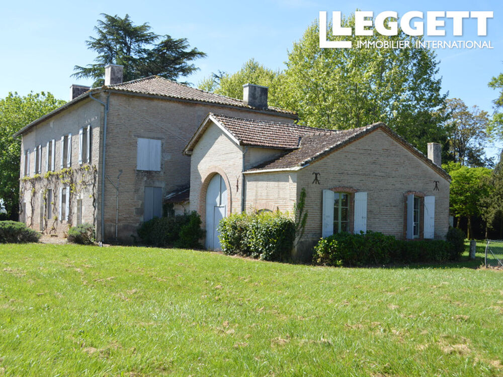 Vente Maison A 1h de Bordeaux, grande maison de maître aux volumes généreux à faire revivre sur 2.3 ha avec piscine Le mas-d'agenais