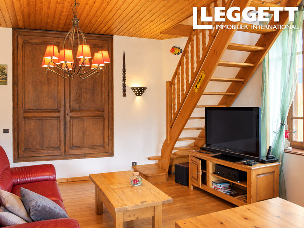 Vente Maison Maison du village, 90m2 (66 loi carrez), 3 chambres à Courchevel, avec un grand jardin et des vues panoramic. Courchevel